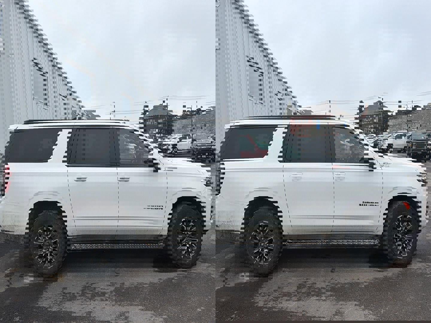 Used 2022 Chevrolet Suburban Z71 image 4