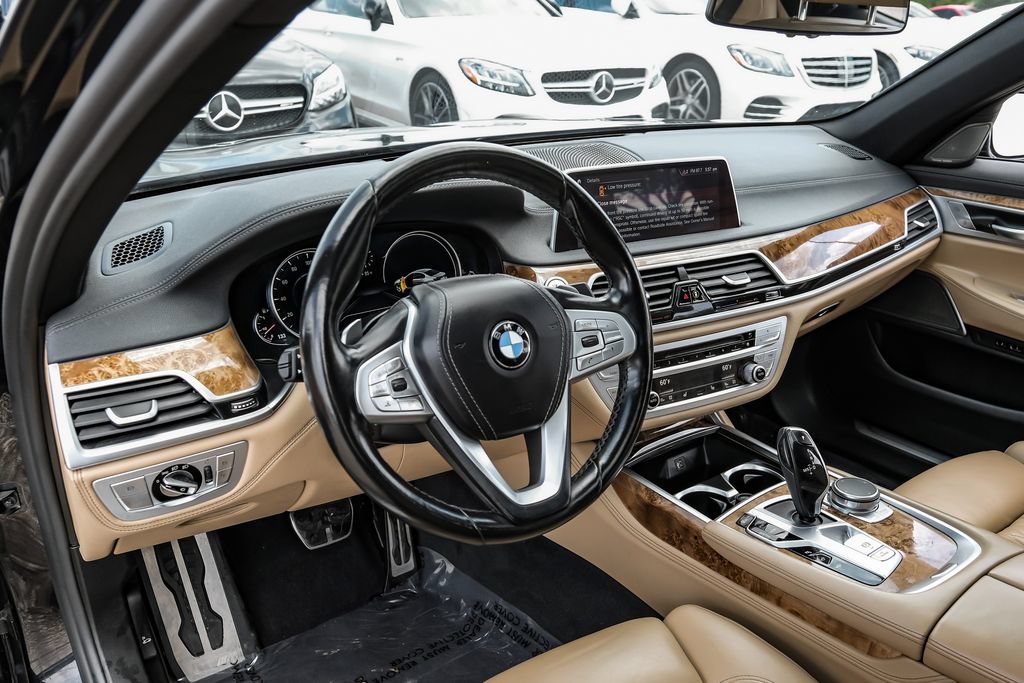 Used 2019 BMW 750i xDrive w/ M Sport Package AWD/4WD image 12