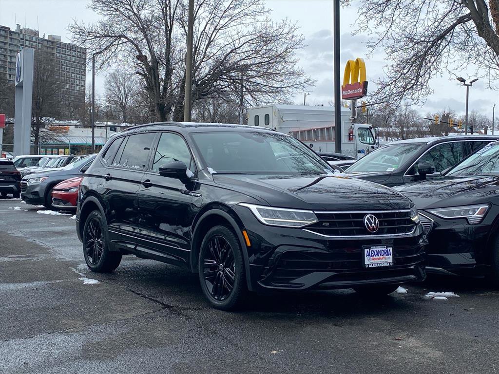 Certified 2022 Volkswagen Tiguan SE R-Line