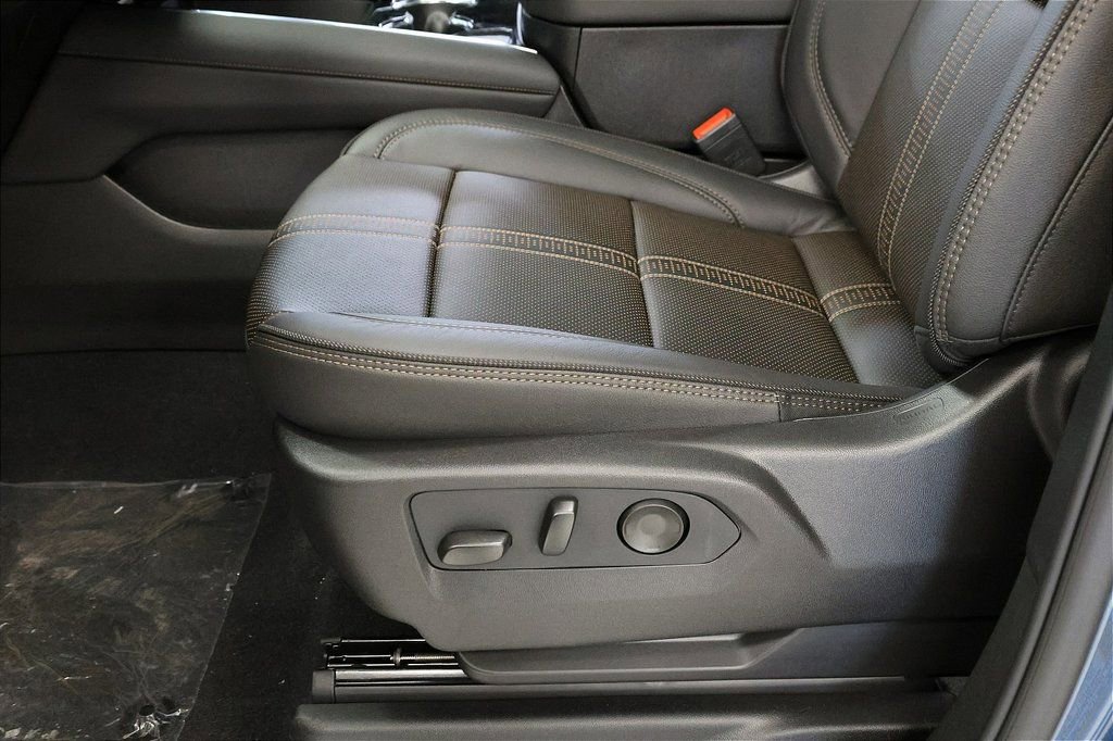 New 2026 Chevrolet Suburban High Country image 40