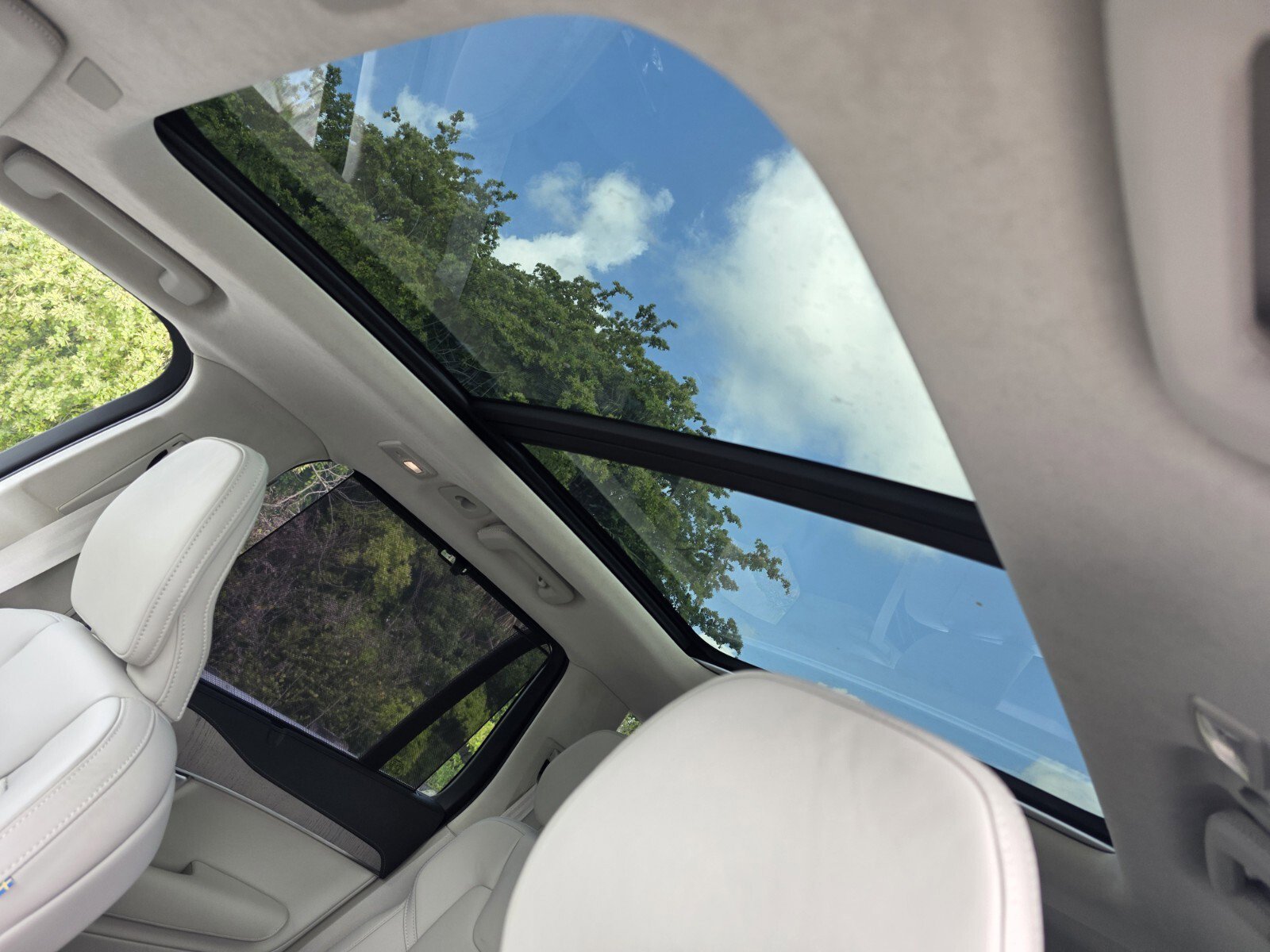 Used 2024 Volvo XC90 B6 Ultimate w/ Lounge Package image 13