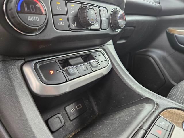 Used 2021 GMC Acadia SLE image 23