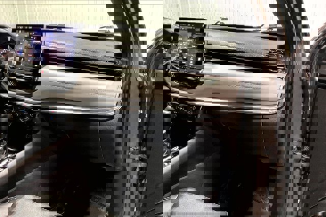 Used 2023 Jeep Compass Limited image 16