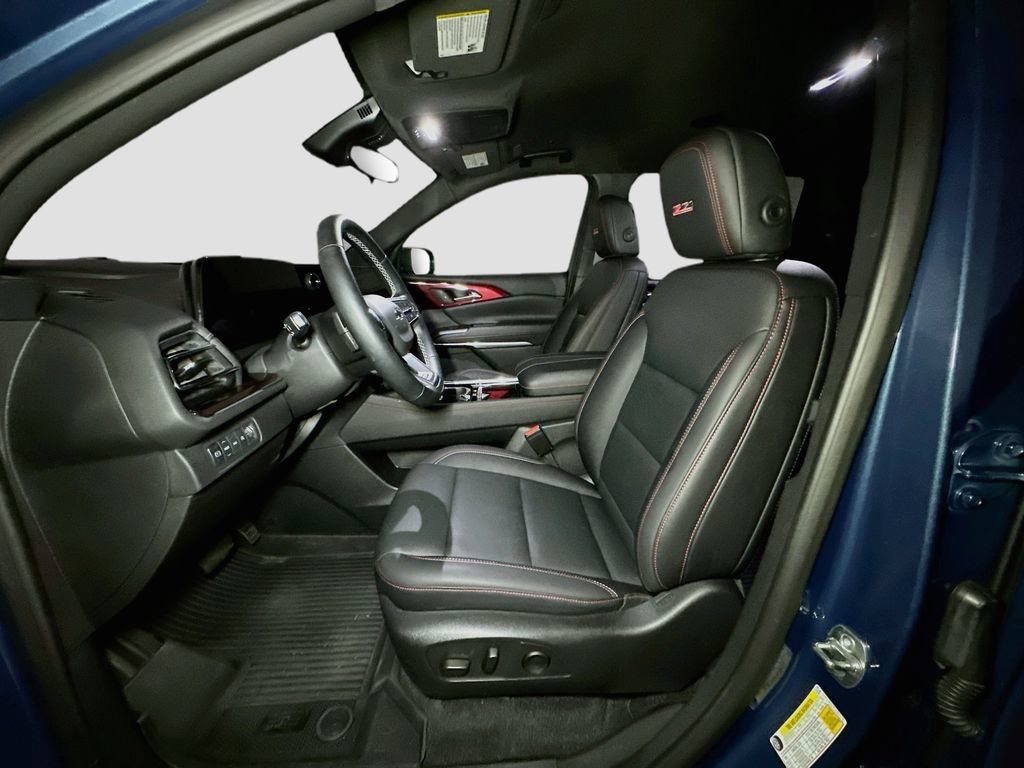 Used 2025 Chevrolet Traverse Z71 w/ Driver Confidence Package AWD/4WD image 19