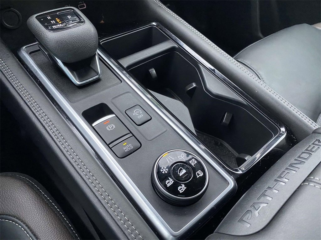 Used 2024 Nissan Pathfinder Platinum w/ Cargo Package image 29