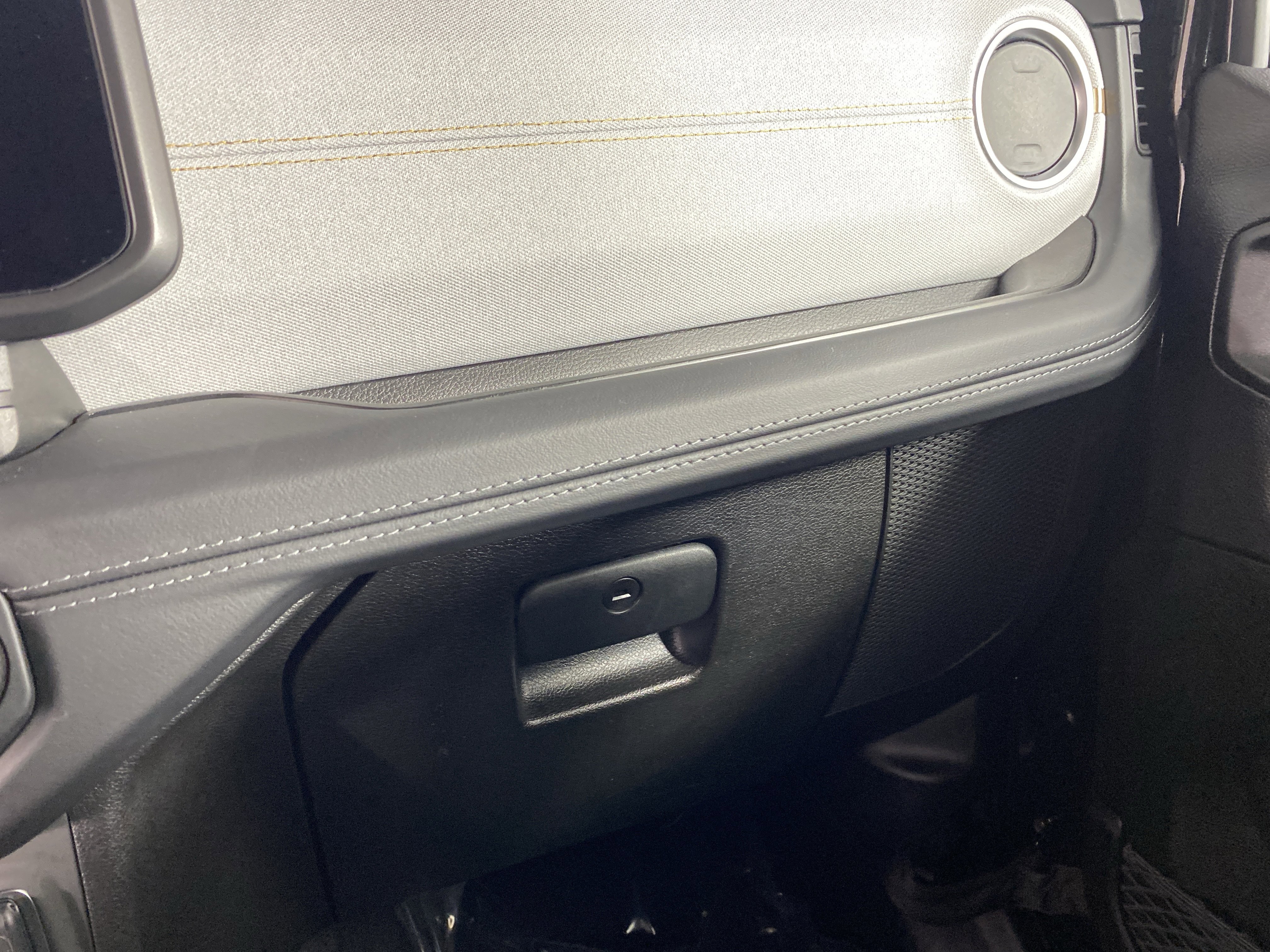 Used 2025 Jeep Wrangler Sahara AWD/4WD image 30