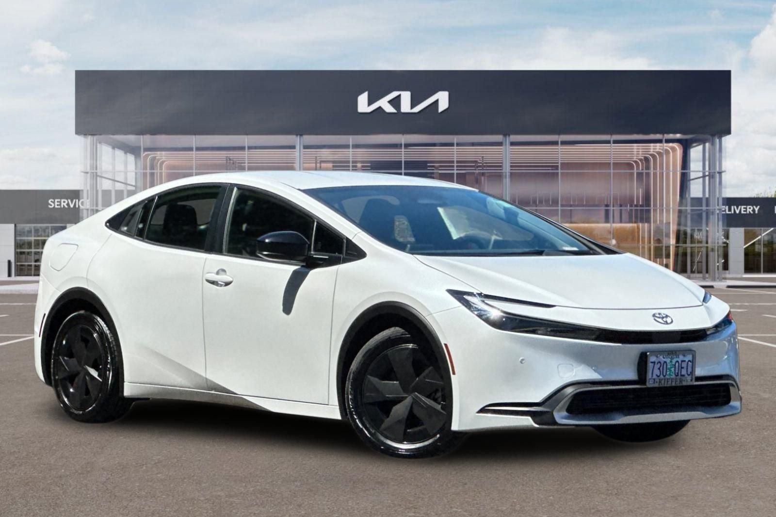 Used 2024 Toyota Prius Prime FWD image 2