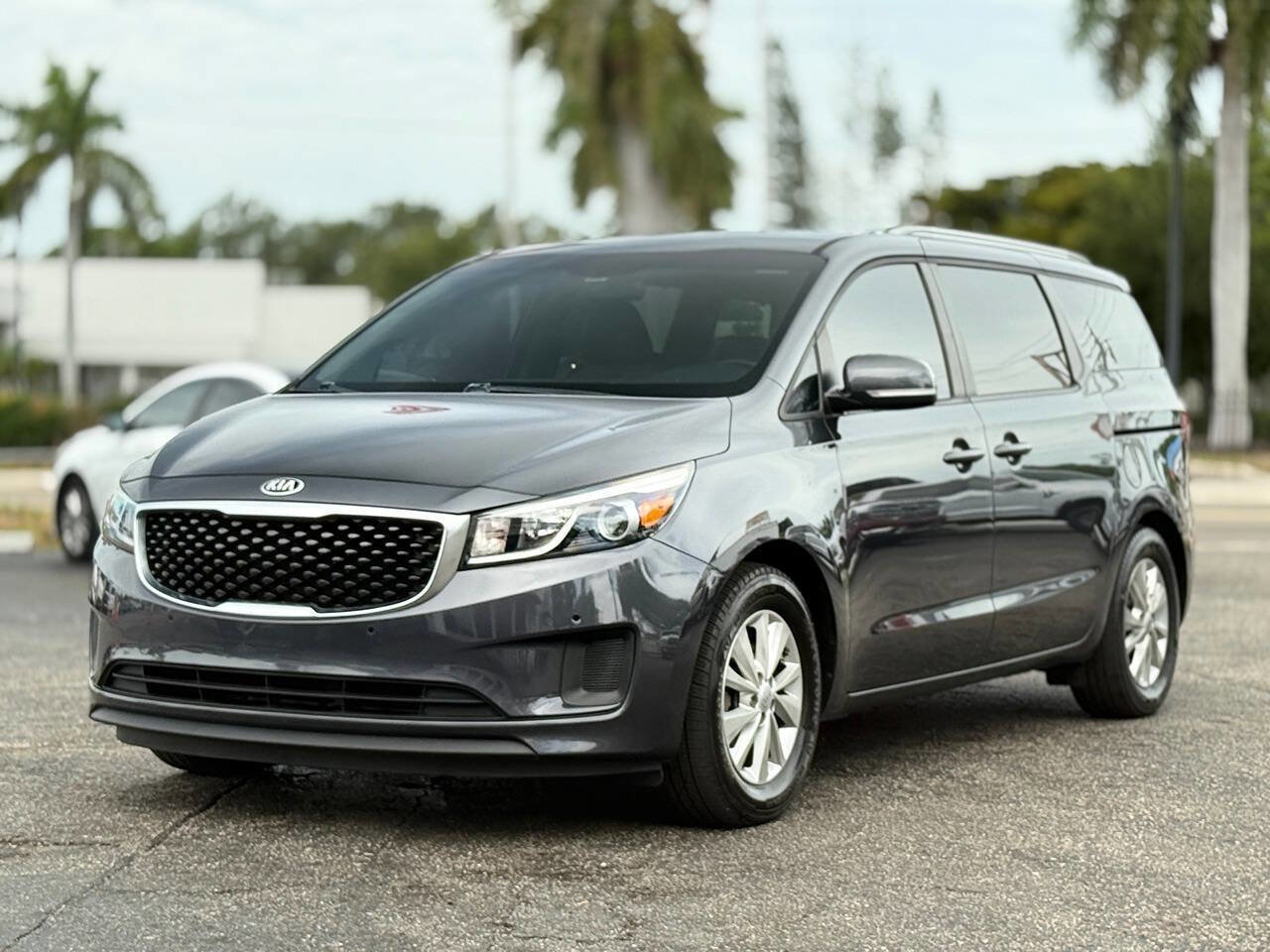 Used 2017 Kia Sedona LX w/ LX Essentials Premium Package
