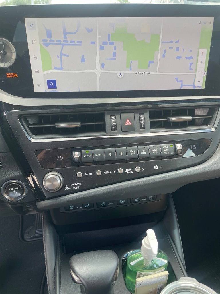 Used 2025 Lexus ES 300h w/ Technology Package FWD image 3
