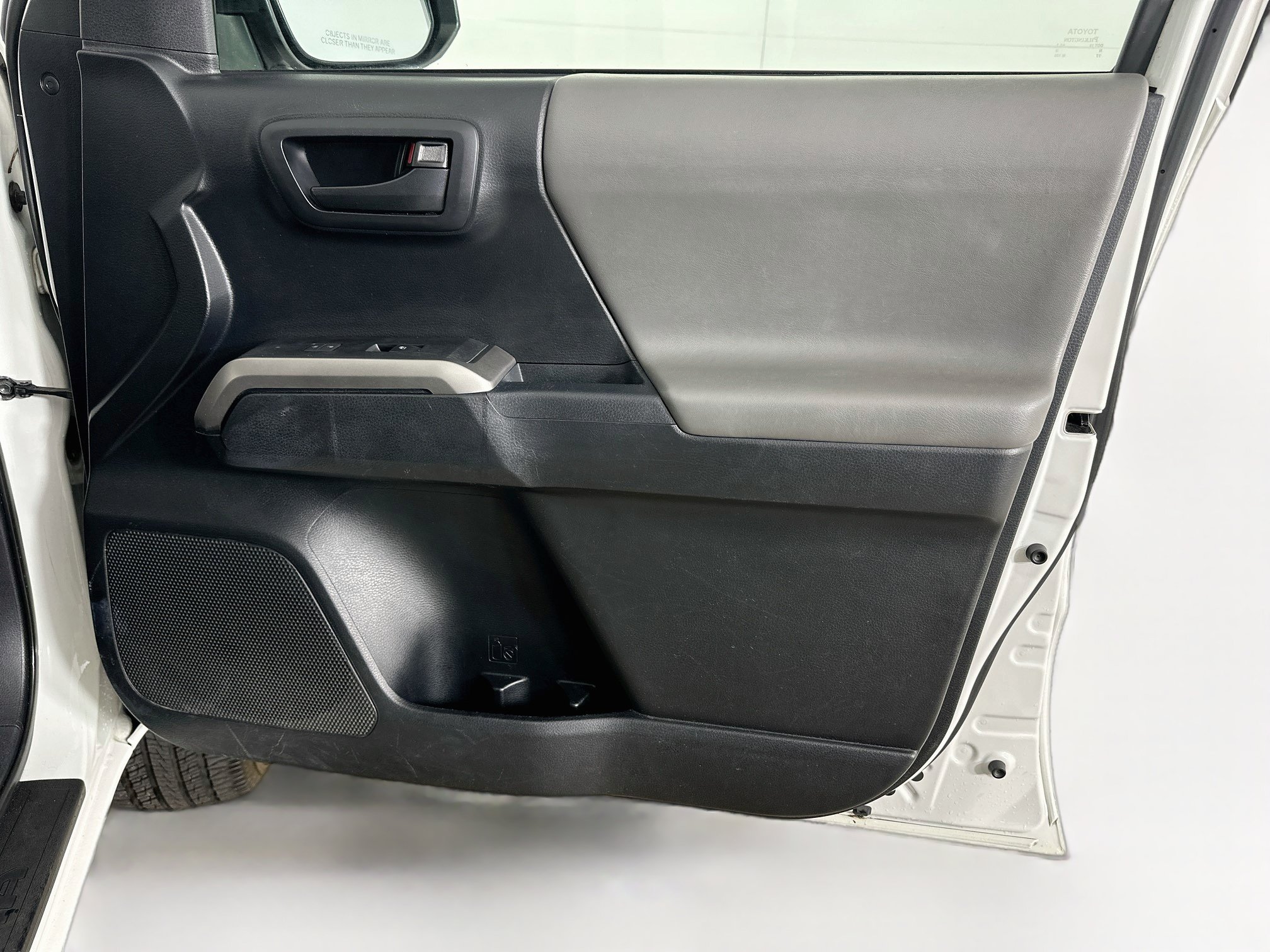Used 2016 Toyota Tacoma SR5 RWD image 30