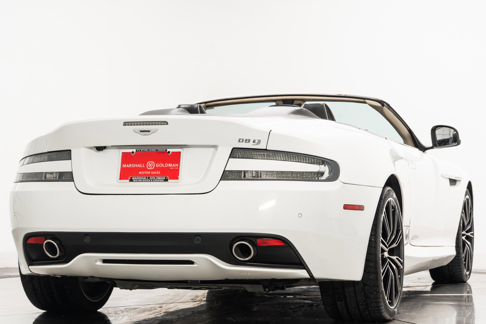 Used 2014 Aston Martin DB9 Volante image 9