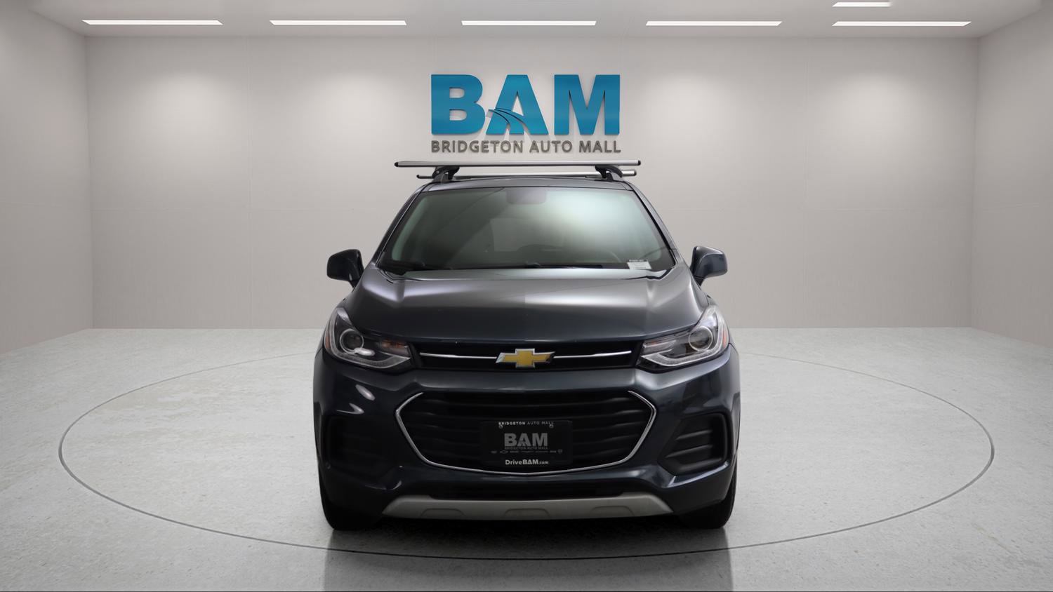 Used 2022 Chevrolet Trax LT w/ LT Convenience Package image 2