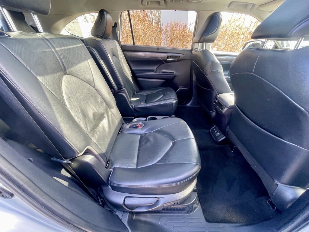 Used 2021 Toyota Highlander Platinum image 18