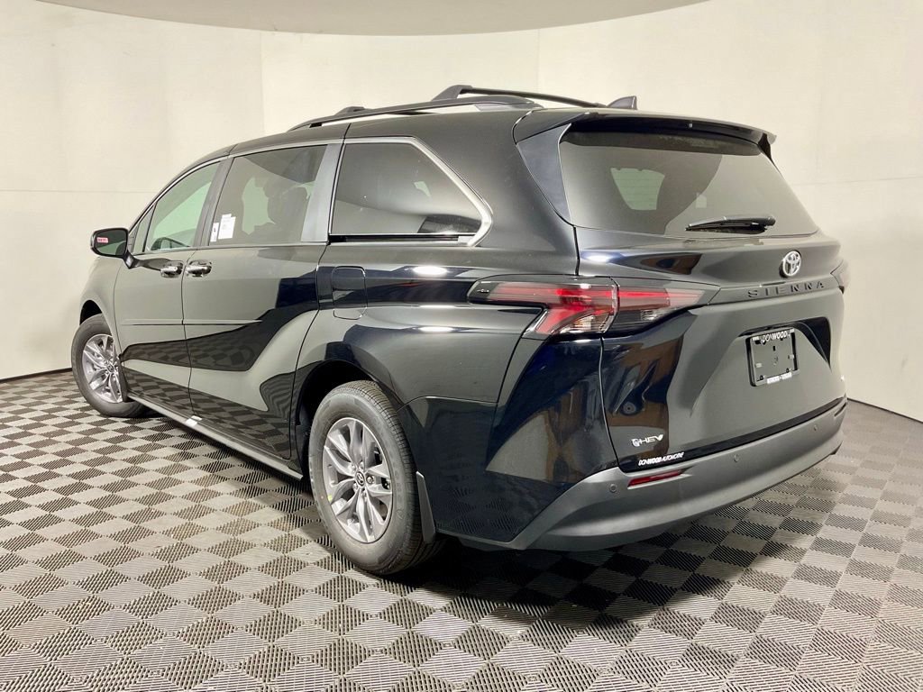 New 2026 Toyota Sienna XLE image 12