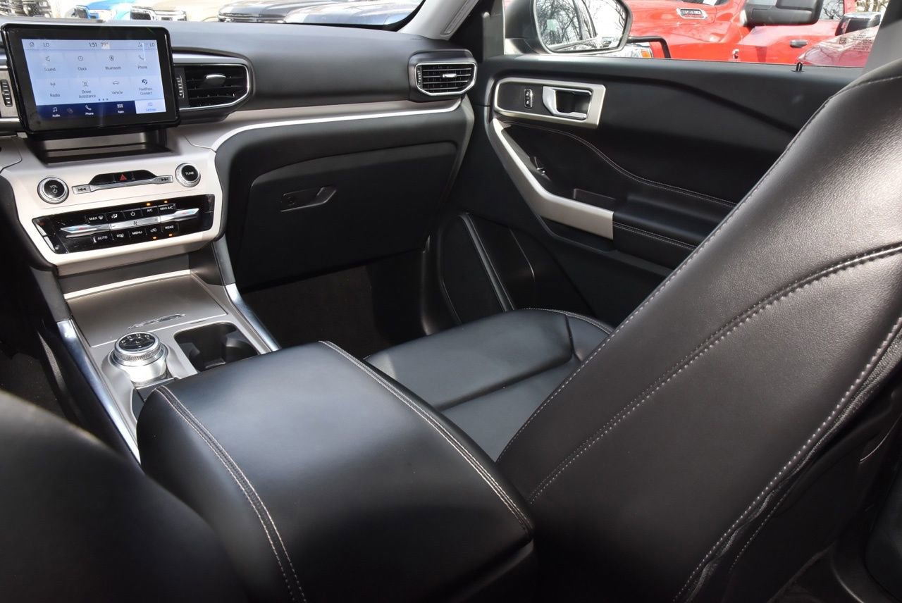 Used 2023 Ford Explorer XLT w/ Equipment Group 202A image 18