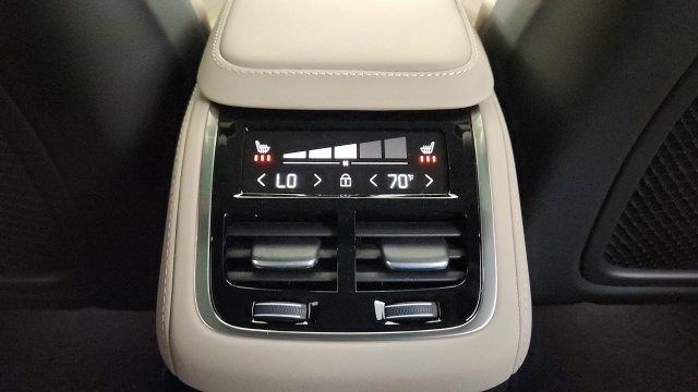 New 2026 Volvo XC90 T8 Plus w/ Protection Package Premier AWD/4WD image 32