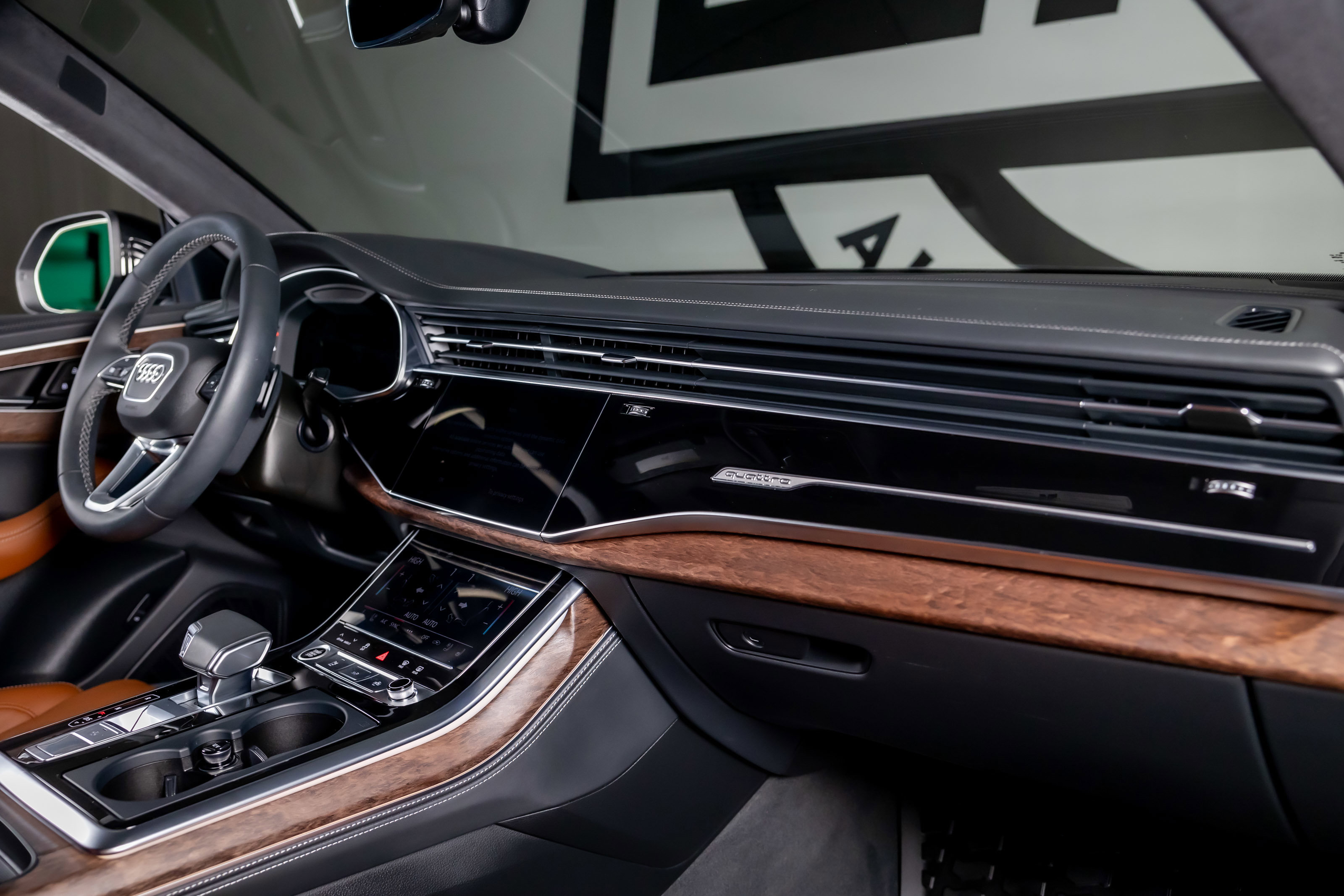 Used 2025 Audi Q8 Prestige image 23