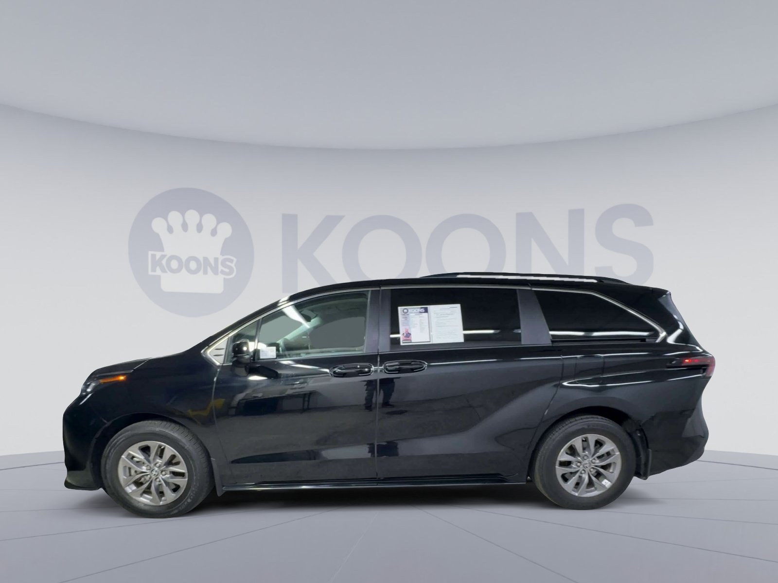 Used 2023 Toyota Sienna LE FWD image 7