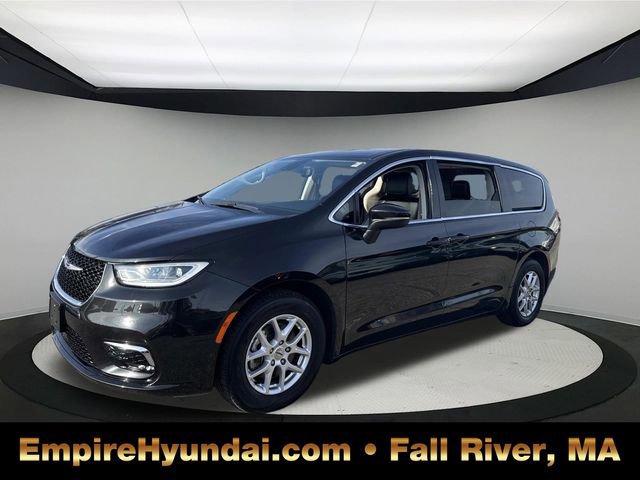 Used 2023 Chrysler Pacifica Touring-L image 1