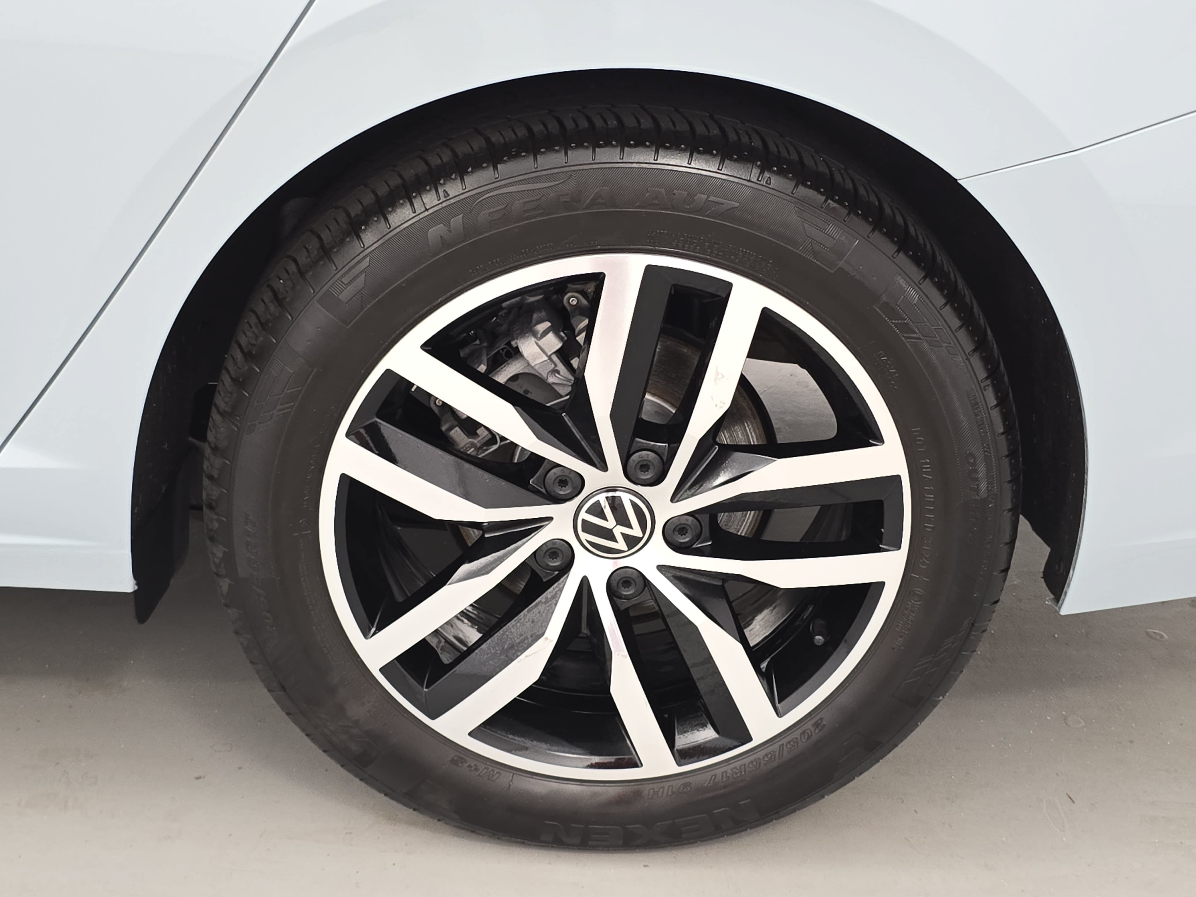 Certified 2025 Volkswagen Jetta SE FWD image 32