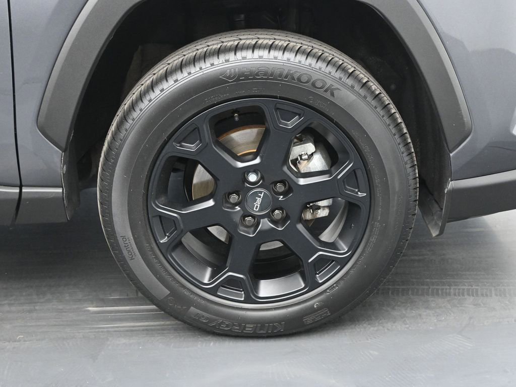 Used 2022 Toyota RAV4 XLE Premium AWD/4WD image 25