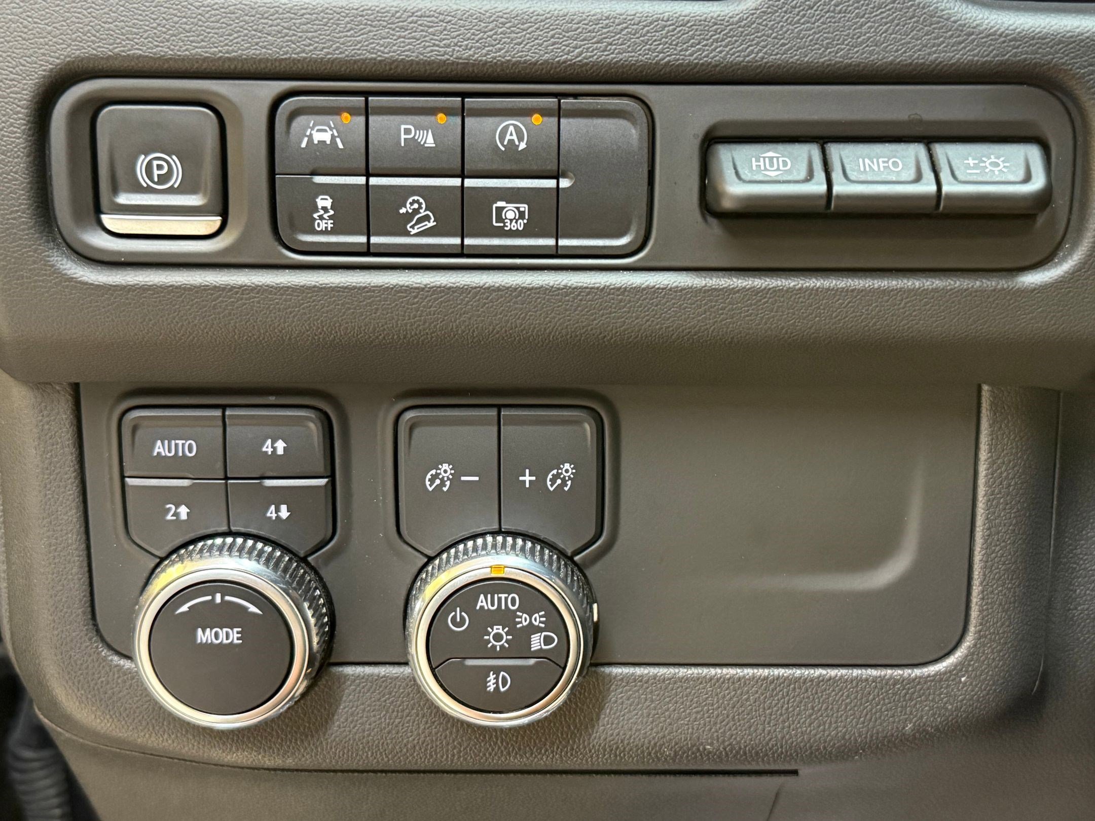 Used 2023 GMC Yukon AT4 w/ AT4 Premium Package image 17