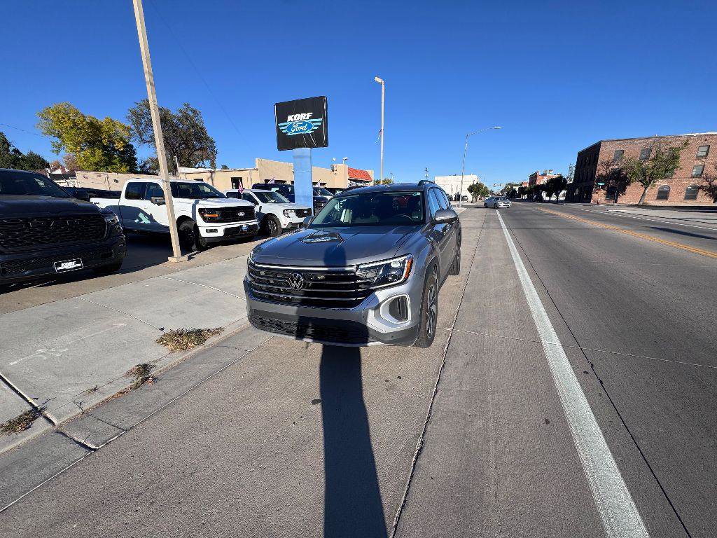 Used 2025 Volkswagen Atlas SE