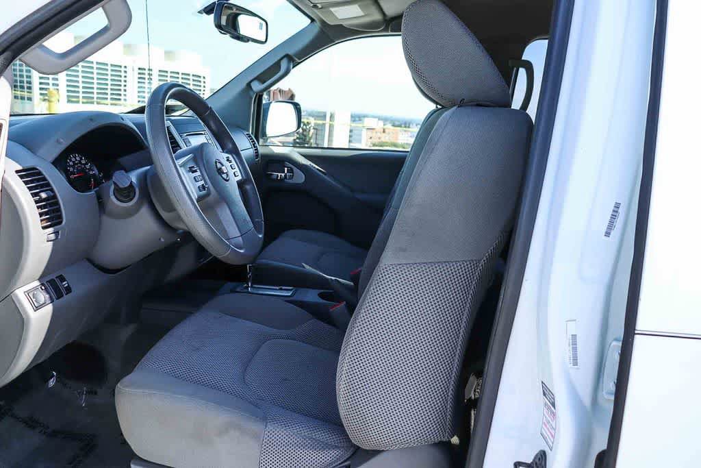 Used 2015 Nissan Frontier SV w/ SV Value Truck Package RWD image 17