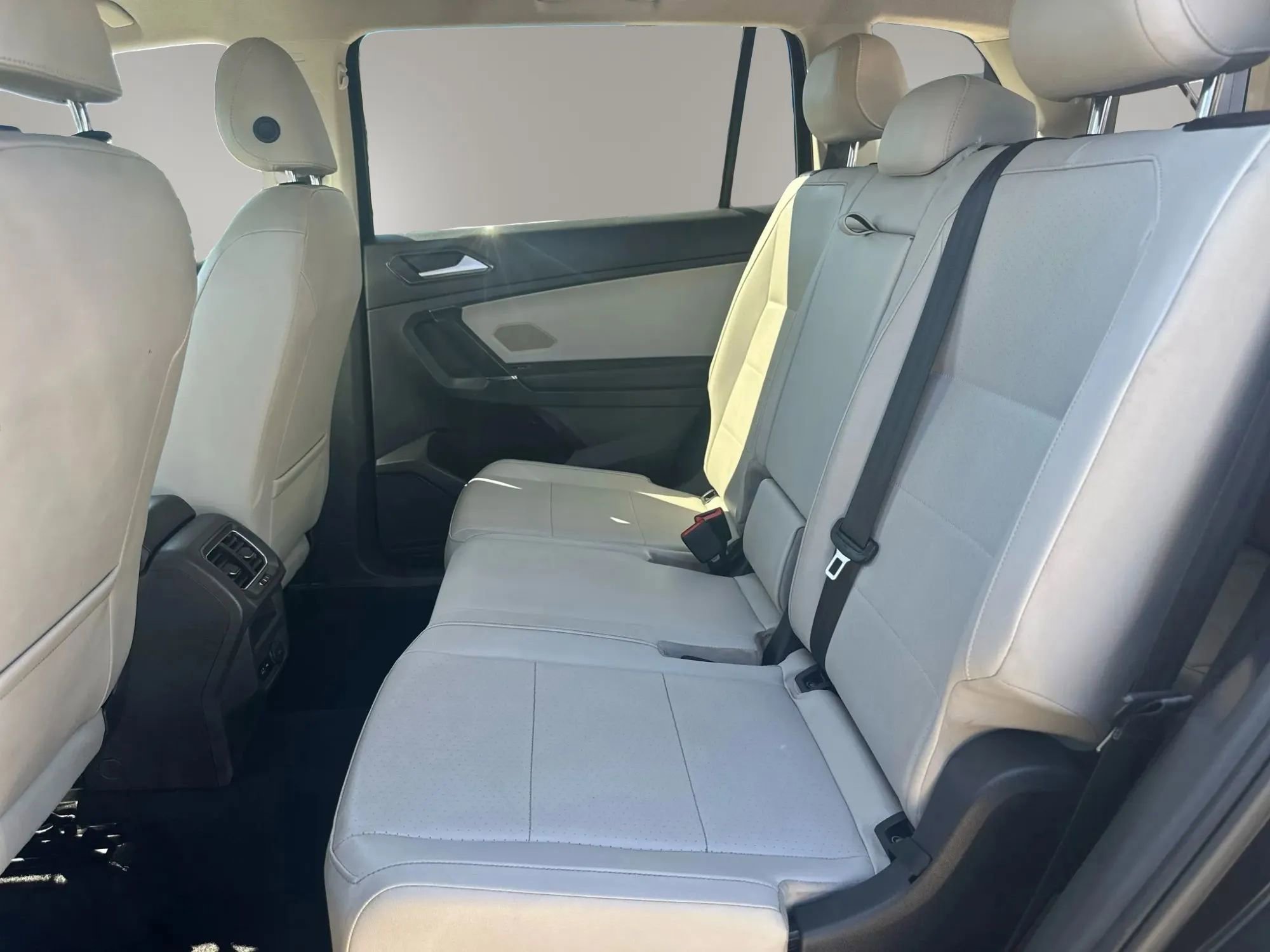 Used 2018 Volkswagen Tiguan SE image 11