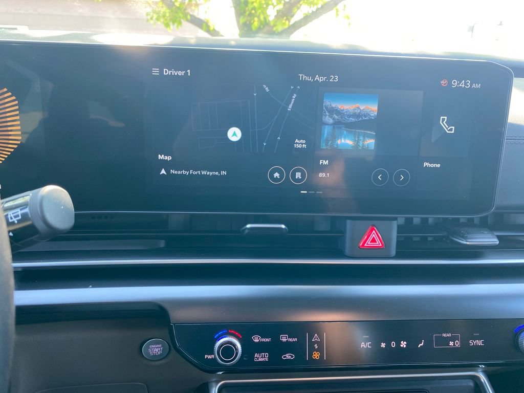 Used 2025 Kia Carnival FWD image 16