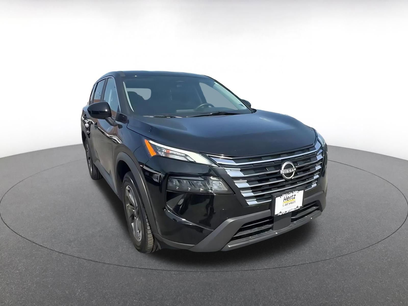 Used 2025 Nissan Rogue SV image 3