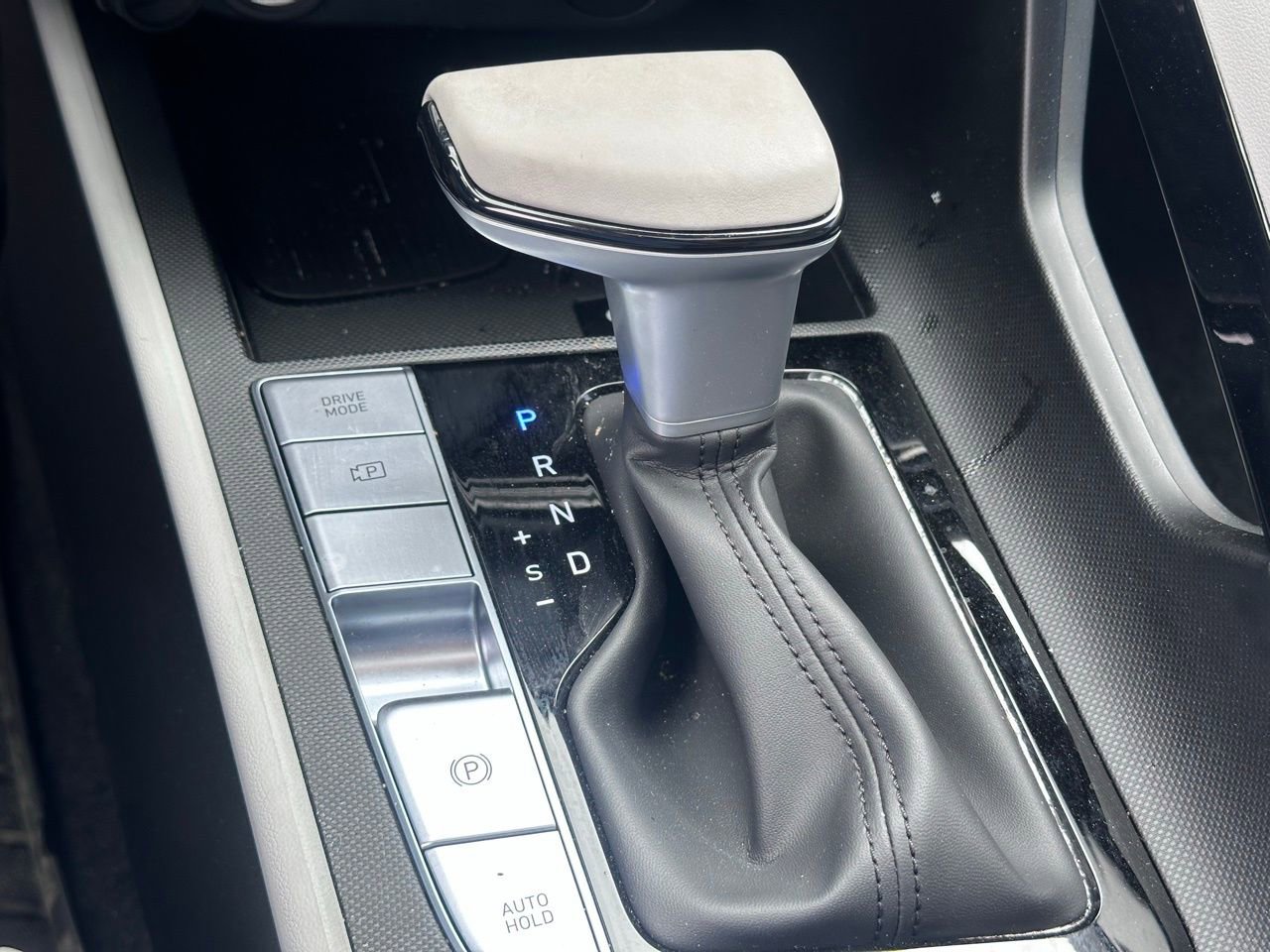 Used 2025 Hyundai Elantra Limited image 37