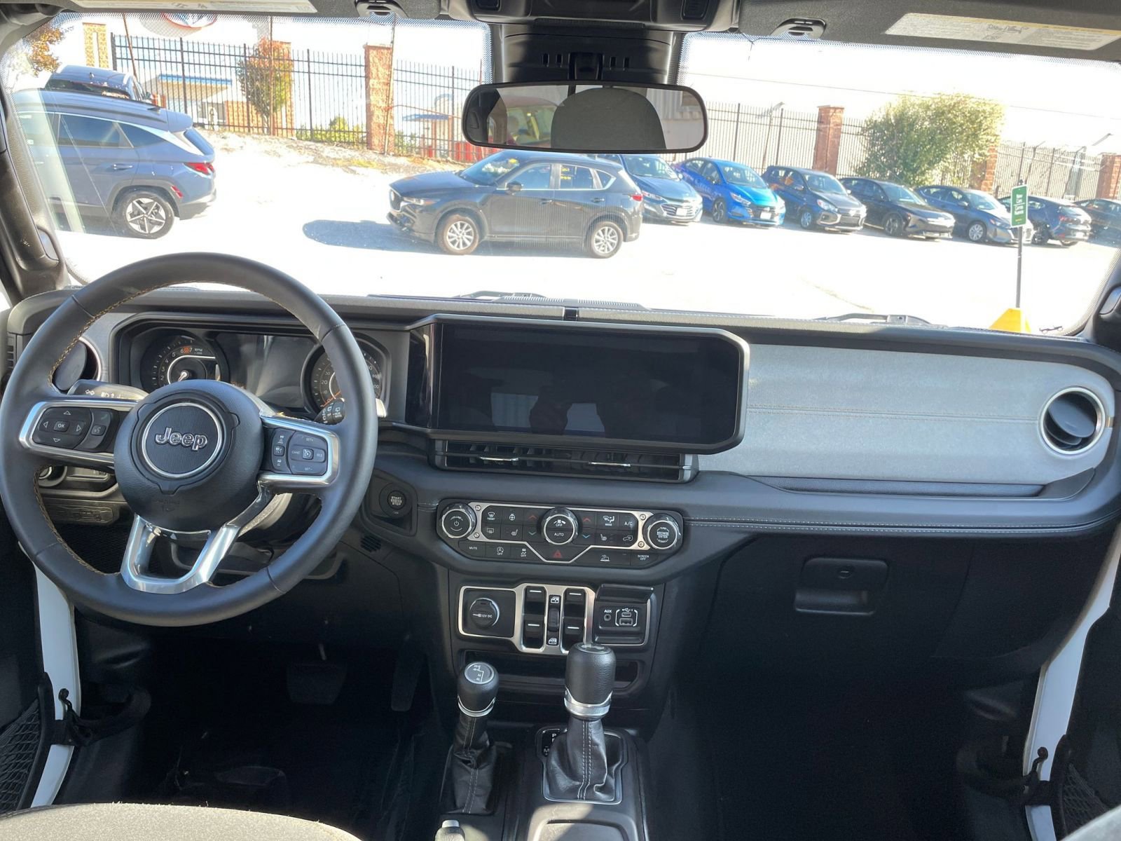 Used 2025 Jeep Wrangler Sahara image 32