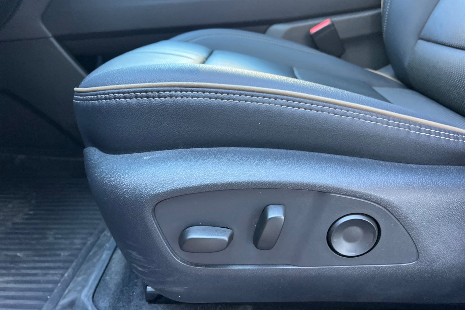 Certified 2025 Chevrolet Traverse High Country w/ LPO, Floor Liner Package image 14