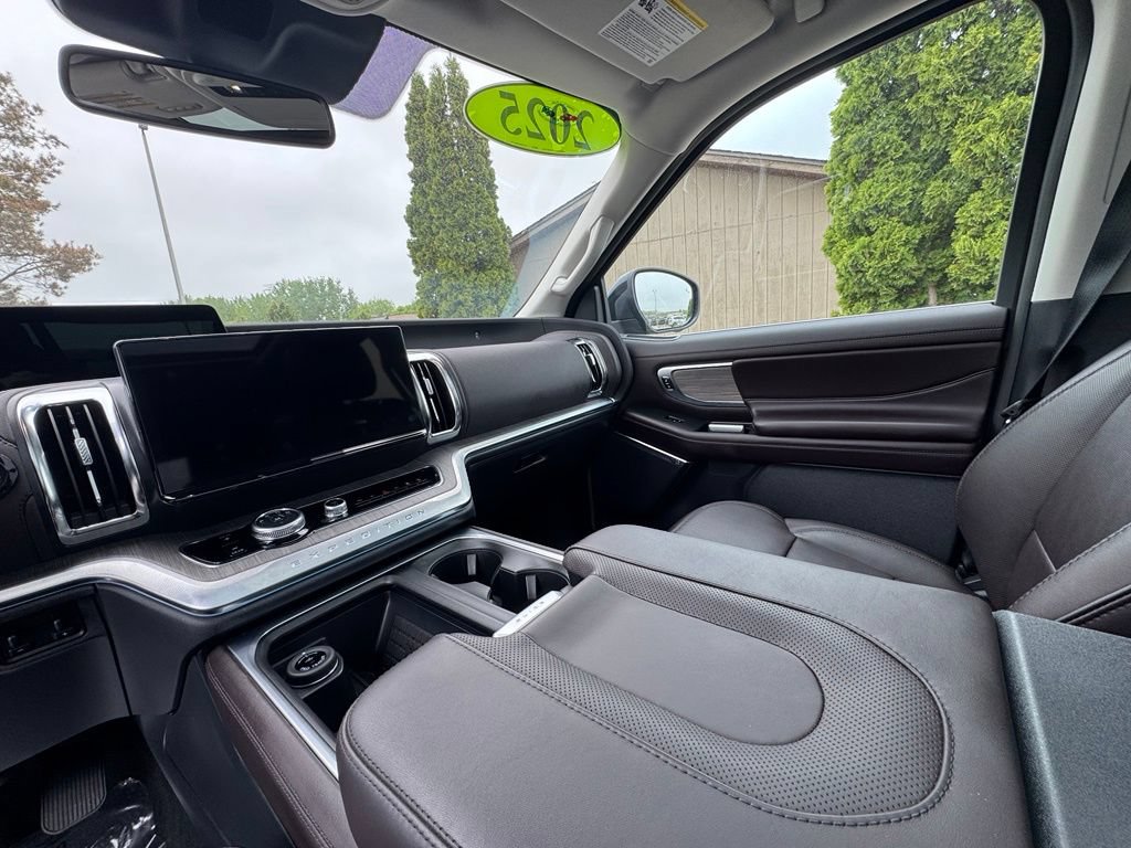Used 2025 Ford Expedition Platinum w/ Platinum Ultimate Package AWD/4WD image 21