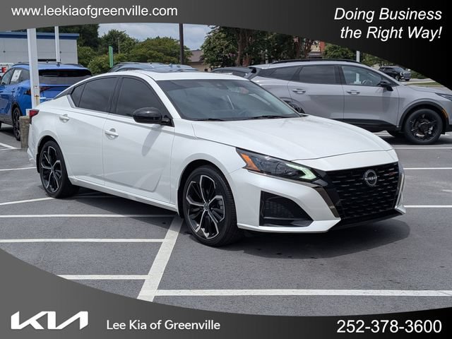 Used 2024 Nissan Altima 2.5 SR w/ SR Premium Package FWD image 1