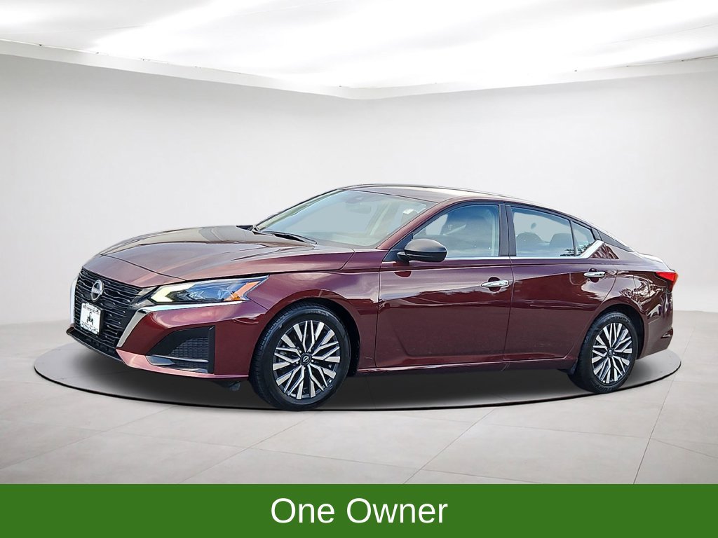 Used 2025 Nissan Altima 2.5 SV FWD image 3