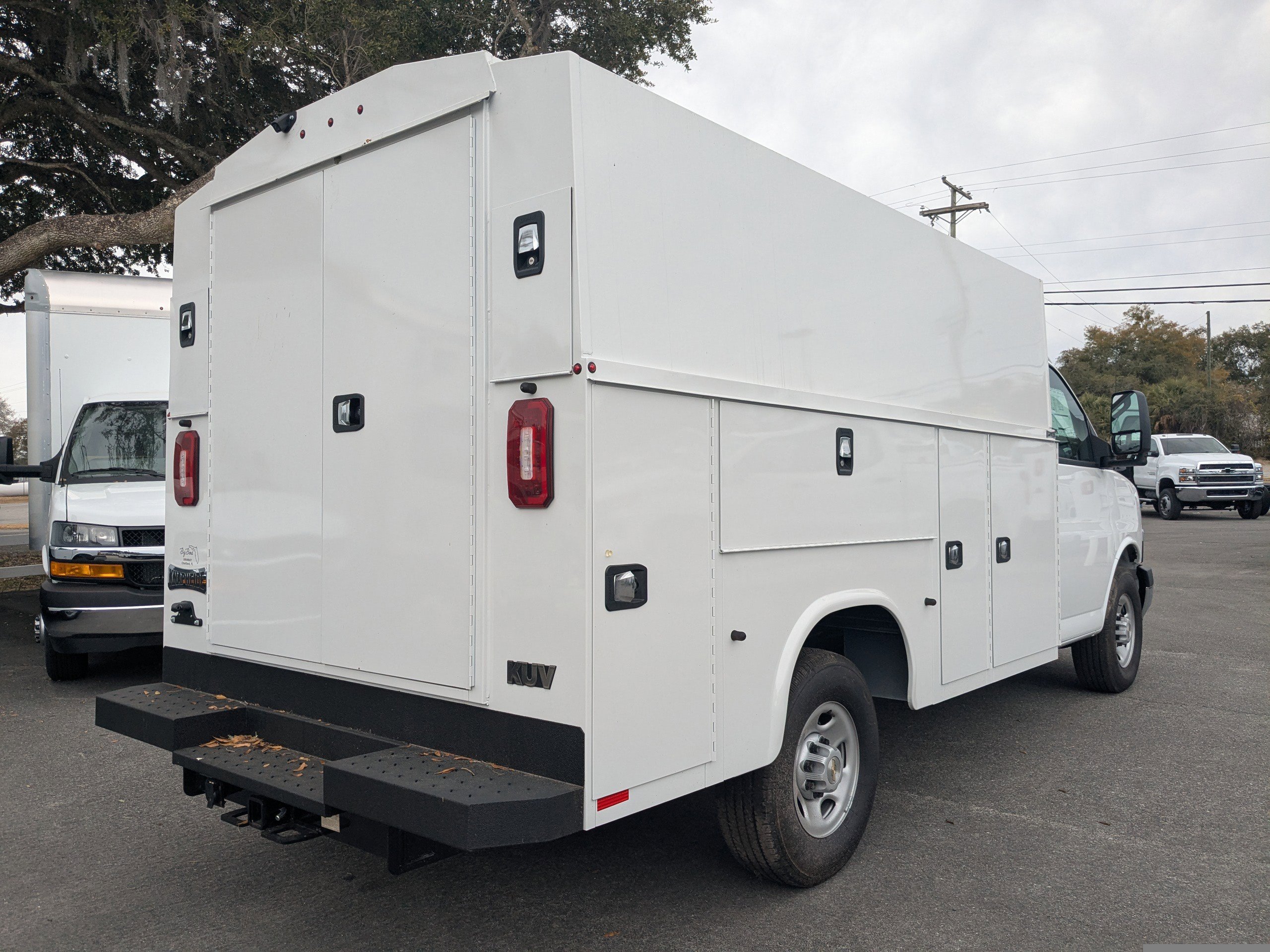 New 2025 Chevrolet Express 3500 w/ Power Convenience Package RWD image 4