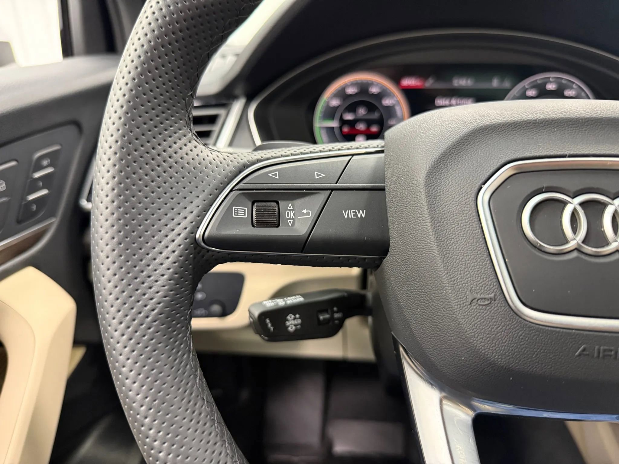 Used 2025 Audi Q5 e Premium Plus w/ Premium Plus Package image 35