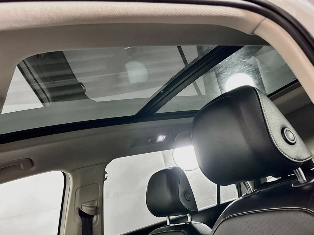 Certified 2022 Volkswagen Tiguan SE w/ Panoramic Sunroof Package AWD/4WD image 19