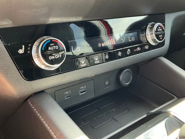 New 2025 Mitsubishi Outlander SE image 8