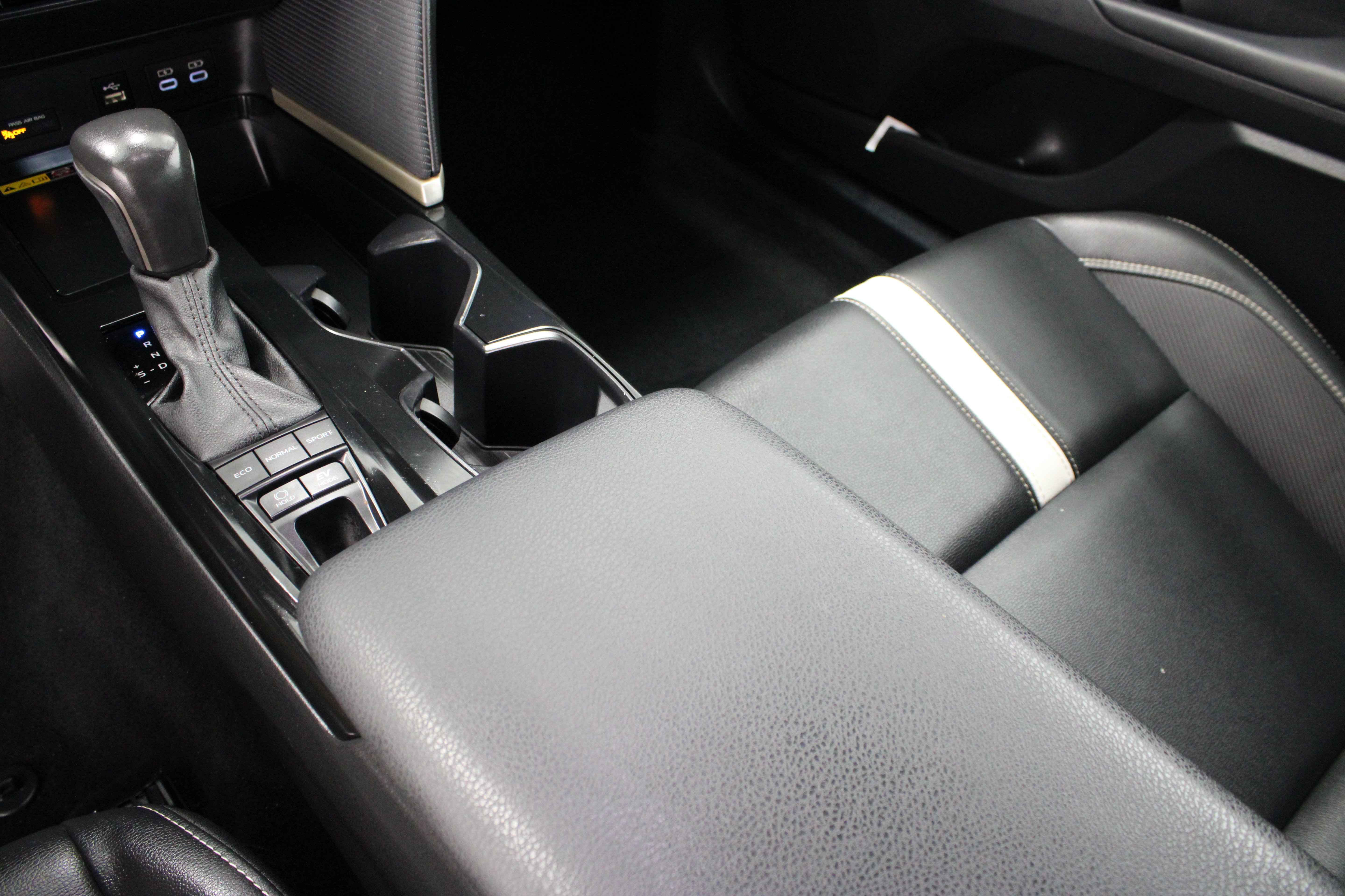 Used 2025 Toyota Camry SE FWD image 17