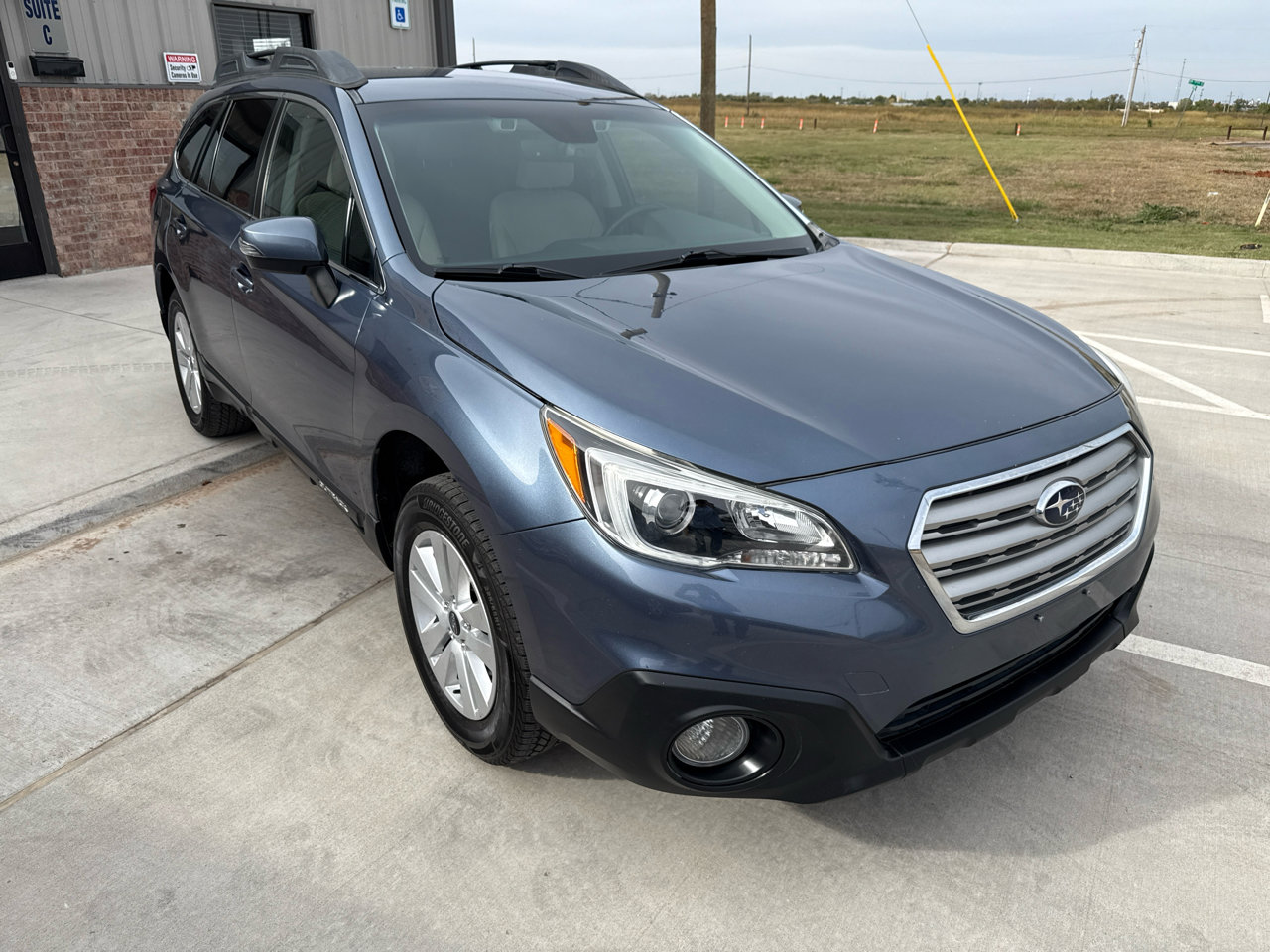 Used 2017 Subaru Outback 2.5i Premium image 6