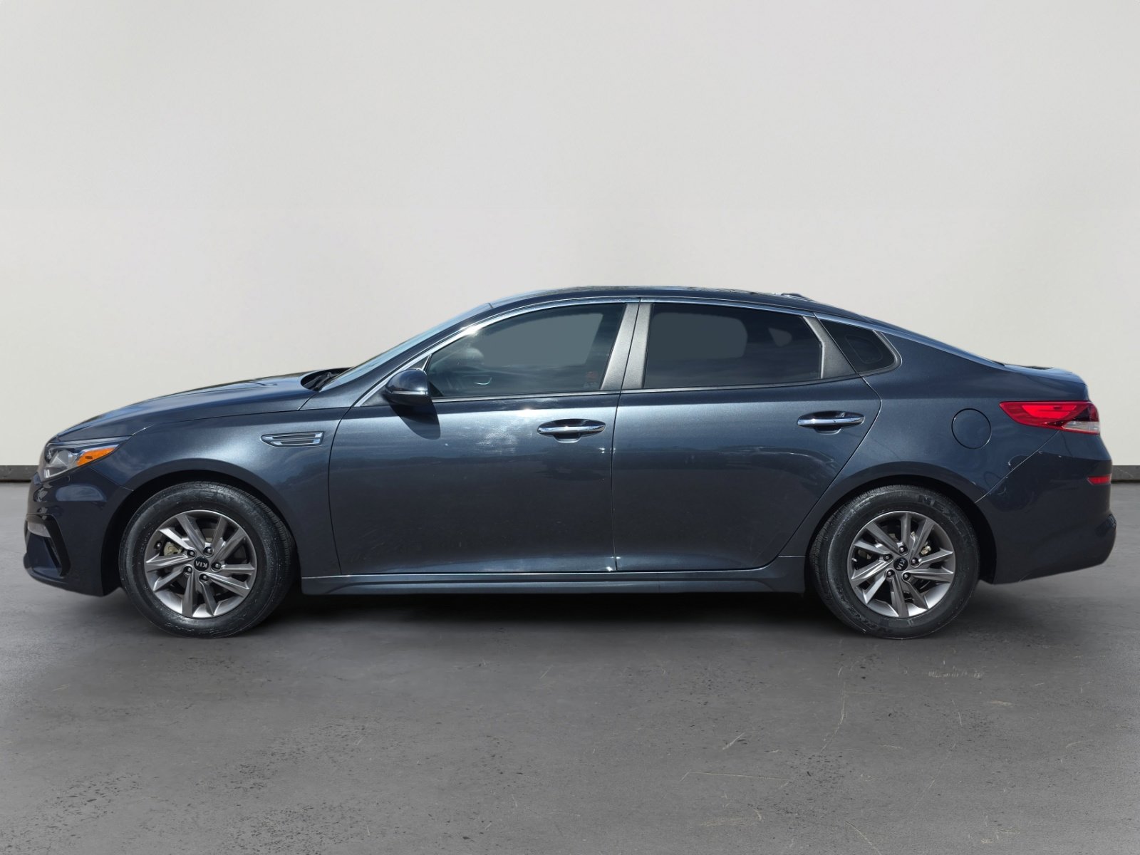 Used 2020 Kia Optima LX image 2