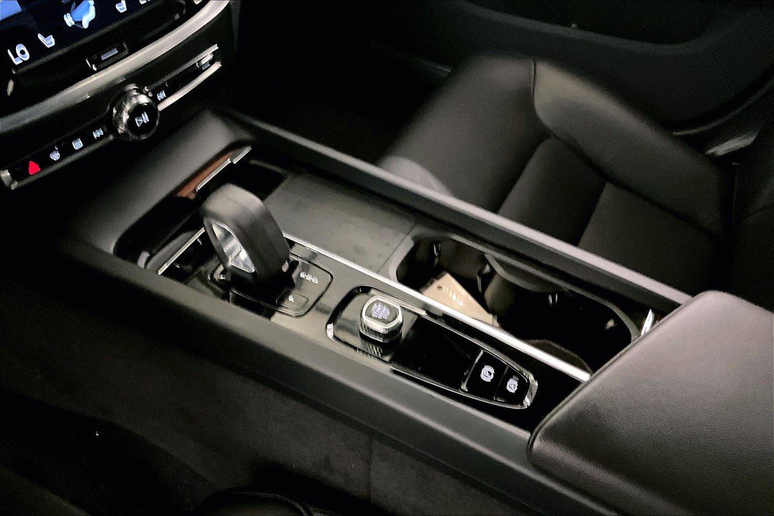 Used 2022 Volvo S60 B5 Momentum w/ Advanced Package image 16