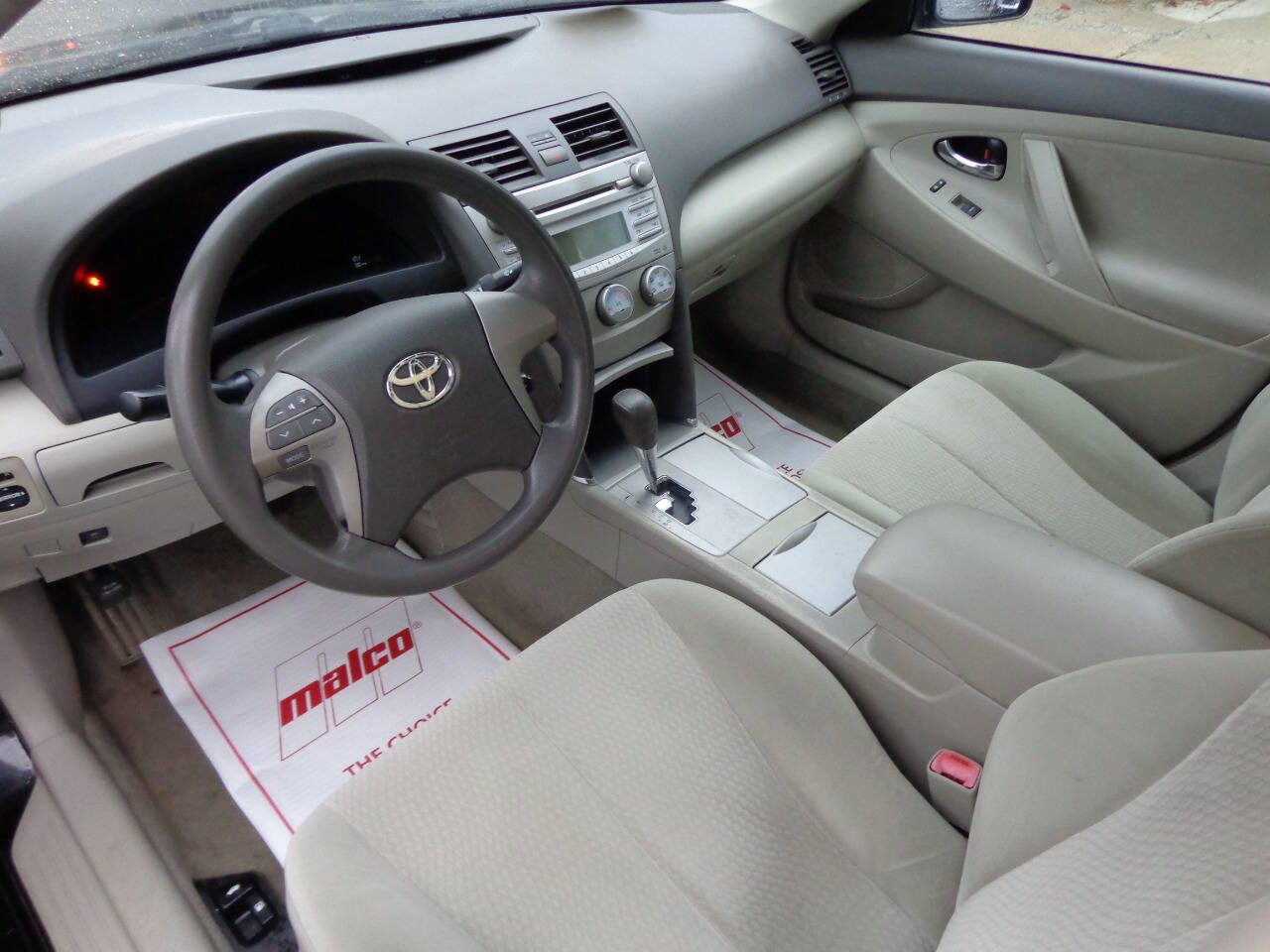 Used 2011 Toyota Camry LE image 8
