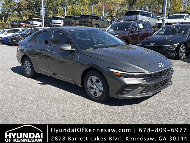 New 2025 Hyundai Elantra SE