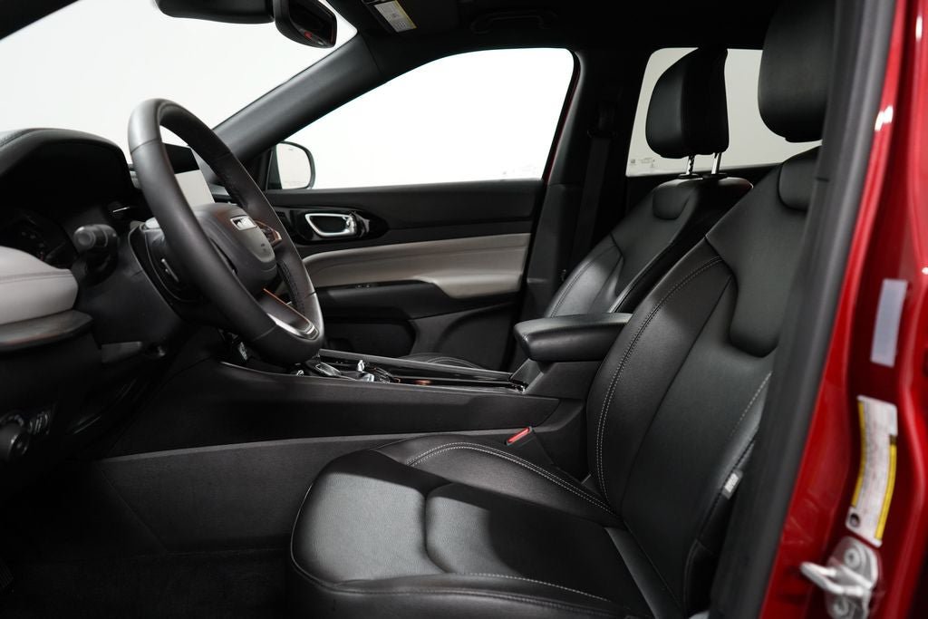 Used 2025 Jeep Compass Limited AWD/4WD image 13