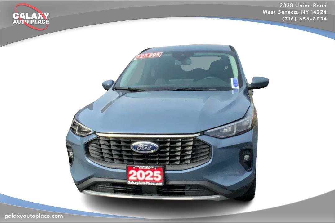 Used 2025 Ford Escape Platinum AWD/4WD image 2