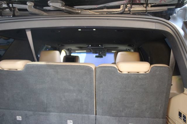 Used 2018 Cadillac Escalade Platinum AWD/4WD image 19